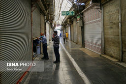 کاسبی با کرکره نیمه‌باز