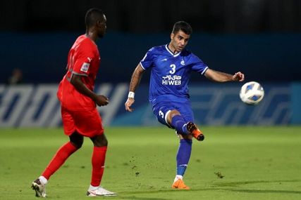 آتش‌بازی استقلال مقابل الدحیل متوقف شد