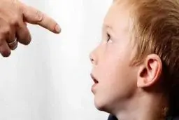 ١٠ جمله‌ای که هرگز نباید به فرزند خود بگویید