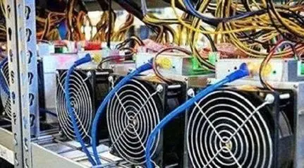 استخراج بیت‌کوین در پشت‌بام خانه‌های پاکدشت