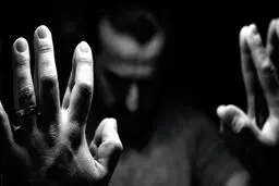 با اصرار مادرش، شکنجه‌اش می‌دادم