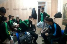 چاقوکشی در لیگ ۲ فوتبال! / بزن‌بزن تماشاگران، بازیکنان و کادر فنی!
