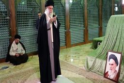 حضور امام خامنه‌ای در مرقد مطهر امام خمینی(ره) و گلزار شهیدان