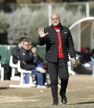 استقلال و پرسپولیس نقاط ضعف زیادی دارند