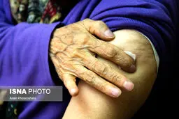 سالمندانی که واکسن زده‌اند، همچنان ماسک بزنند