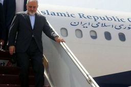 ظریف برای ملاقات با مقامات واتیکان و ایتالیا وارد رم شد