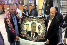 کی روش، هدیه را در فرودگاه باز هدیه داد!