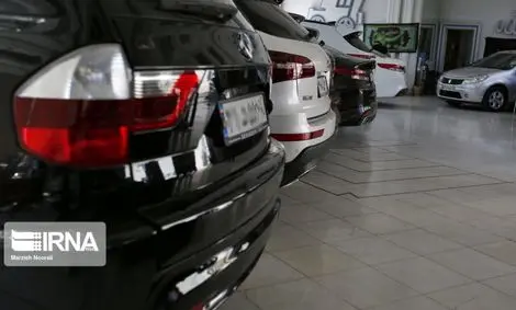 افت ۱۵درصدی نرخ خودروهای خارجی/خریداران در انتظار ریزش بیشتر قیمت‌ها