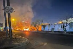 آتش زدن دیوار خارجی کنسولگری ایران در کربلا