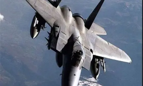 سقوط یک فروند جنگنده اف‌-۱۵ در حومه سنت‌لوئیس آمریکا