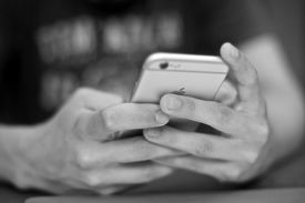 آیا ما به اینترنت اعتیاد پیدا کرده‌ایم؟
