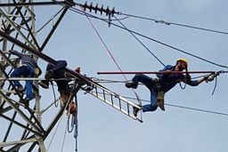 گلایه های مردمی از بی‌نظمی در قطع برق / برق برخی مشترکان ۲ یا ۳ بار در روز قطع شد