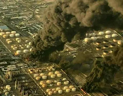 حقایق ناگفته از حادثه آتش سوزی پالایشگاه تهران/ کارشناسان چه می‌گویند؟