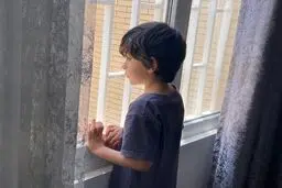 سنگینی سقف چهاردیواری‌ها بر سر کودکان!