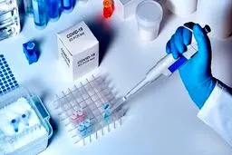آیا افراد واکسینه شده در صورت داشتن علائم باید آزمایش کرونا بدهند؟
