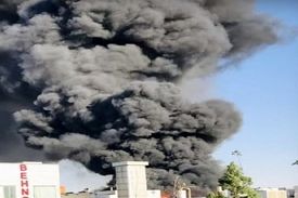 آتش سوزی انبار پالت شرکت بهنوش به علت گرمای زیاد