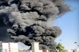 آتش سوزی انبار پالت شرکت بهنوش به علت گرمای زیاد