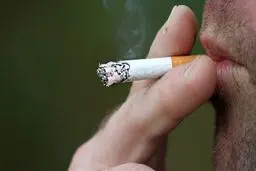 مصرف سیگار ریسک ابتلای شدید به کووید ۱۹ را بالا می‌برد