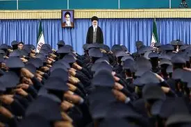 عکس دیدار فرماندهان وکارکنان نیروی هوایی ارتش با فرمانده کل قوا
