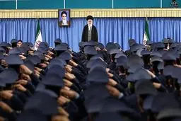 عکس دیدار فرماندهان وکارکنان نیروی هوایی ارتش با فرمانده کل قوا
