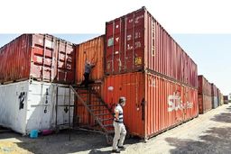 زندگی اجباری در انبارهای بزرگ حاشیه تهران/ اجاره کانتینرها ماهی ۵۰۰ هزارتومان!