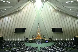 نامه ۲۱۰ نماینده به ۴ نامزد اصولگرا: به نفع رئیسی انصراف دهید