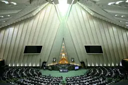 نامه ۲۱۰ نماینده به ۴ نامزد اصولگرا: به نفع رئیسی انصراف دهید