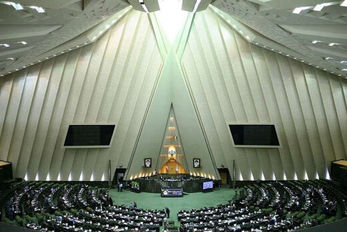 نامه ۲۱۰ نماینده به ۴ نامزد اصولگرا: به نفع رئیسی انصراف دهید