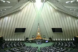 نامه ۲۱۰ نماینده به ۴ نامزد اصولگرا: به نفع رئیسی انصراف دهید