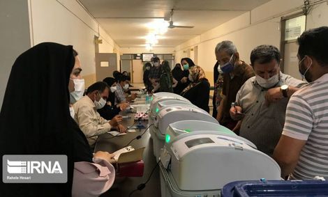 درصورت آماده نبودن دستگاه احراز هویت رای گیری دستی انجام شود