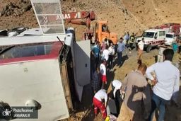 چه اتفاقی برای اتوبوس خبرنگاران در ارومیه رخ داد؟/ یک خبرنگار: به راننده می‌گفتند تندتر برو/ گفتند کمربندها را ببندید، اما کمربندی نبود!