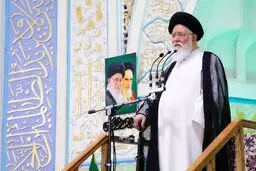 امام جمعه مشهد: دختران و پسران آزادانه در شبکه های اجتماعی می گردند و رفیق پیدا می کنند