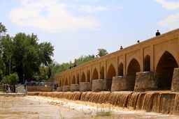 زاینده رود در شهر تاریخی اصفهان جاری شد