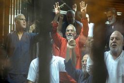 حکم حبس ابد محمد بدیع و ۹ تن از رهبران اخوان المسلمین مصر تایید شد