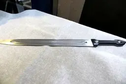 چه شد که هلیا قمه به دست گرفت؟/ حال بچه های ما خوب نیست