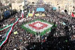 پخت و توزیع کیک ۴۰ متری به مناسبت ۴۰ سالگی انقلاب اسلامی + تصاویر
