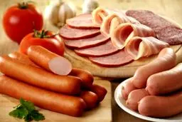 سوسیس و کالباس گران‌تر از مرغ و گوشت شد! / سوسیس کبابی کیلویی ۲۰۰ هزار تومان