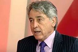 تفاوت عمده‌ای بین اهداف میرحسین موسوی و خاتمی نمی‌بینم/بعید می‌‌دانم احمدی‌نژاد منتقد جدی به‌شمار آید