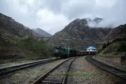 مهار قطار فراری در آرادان