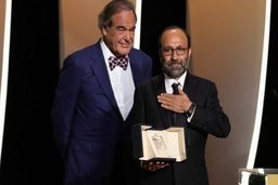 فیلم قهرمان به کارگردانی و نویسندگی اصغر فرهادی برنده جایزه بزرگ هیات داوران جشنواره فیلم کن امسال شد.