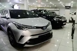 قیمت خودرو‌ها در تعقیب نرخ دلار!/ حذف دلار از معاملات، آب روی آتش تورم بازارها