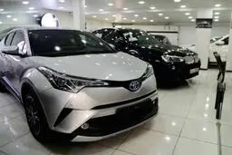 قیمت خودرو‌ها در تعقیب نرخ دلار!/ حذف دلار از معاملات، آب روی آتش تورم بازارها