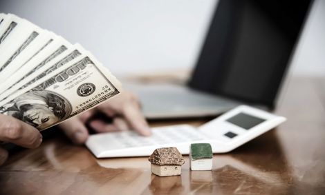 نوسان دو هزار تومانی دلار در روز تعطیل!
