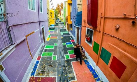 شادابی پایتخت خاکستری با کوچه های رنگی