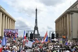 حمله پلیس فرانسه به معترضان در پاریس