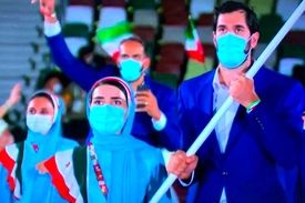 رژه کاروان ایران در افتتاحیه المپیک توکیو با لباس رسمی