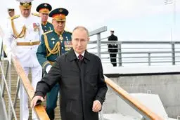 حضور ناوشکن «سهند» در رژه دریایی روسیه +عکس