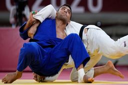 سعید مولایی با پرچم مغولستان به مدال نقره المپیک رسید