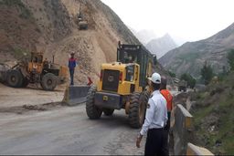 سیلاب هراز را مسدود کرد