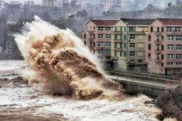 طوفان سهمگین در چین و دستور تخلیه منازل